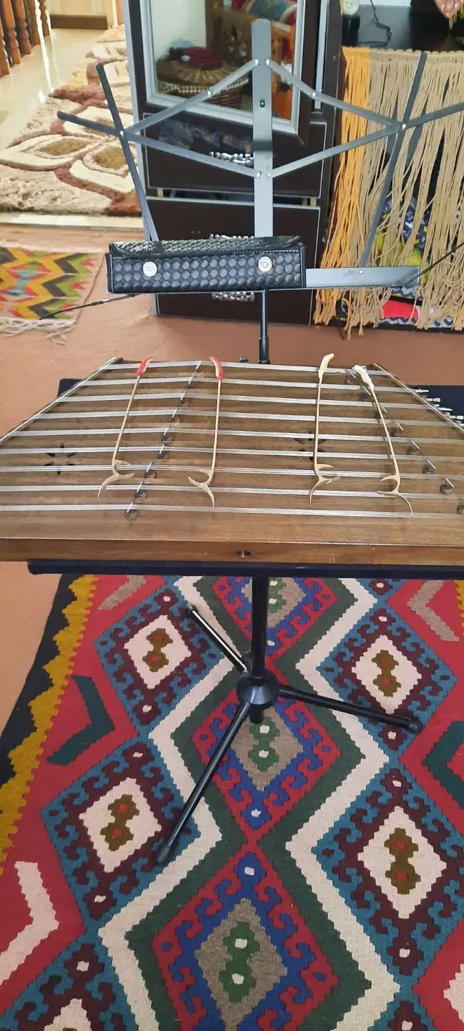 سنتور همراه با میز و کیف هاردکیس|سازهای سنتی|همدان, |دیوار