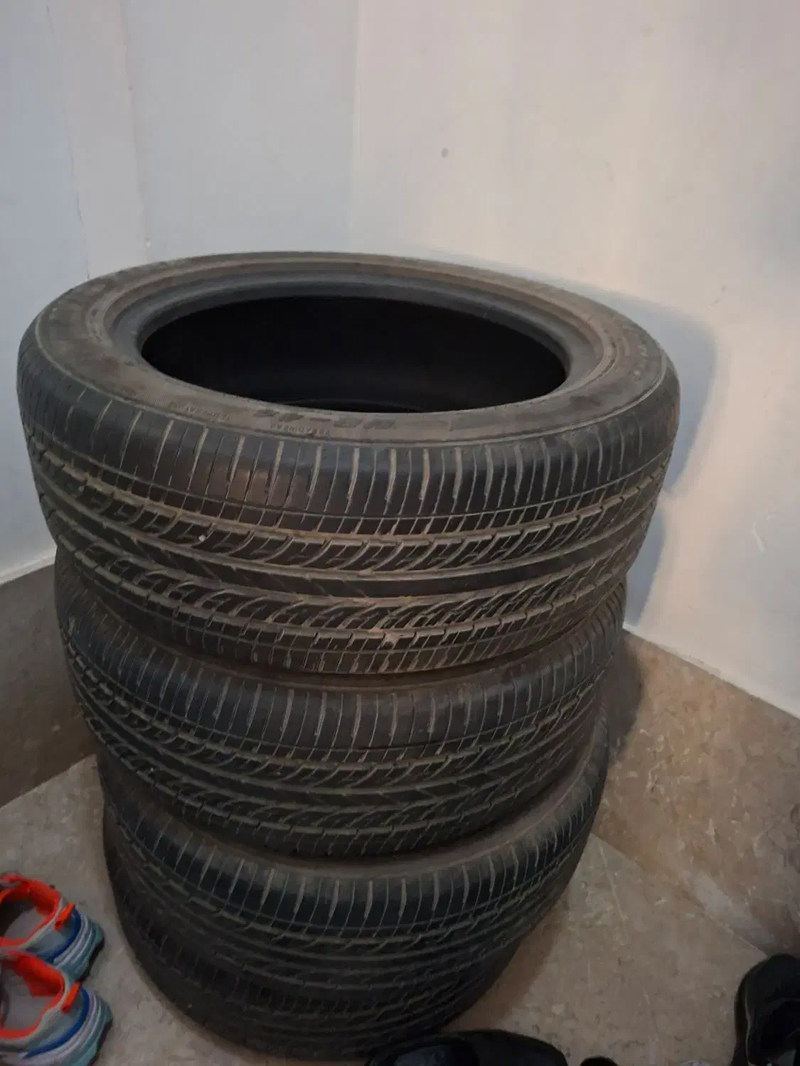 لاستیک دنا پلاس|قطعات یدکی و لوازم جانبی|مشهد, نیزه|دیوار