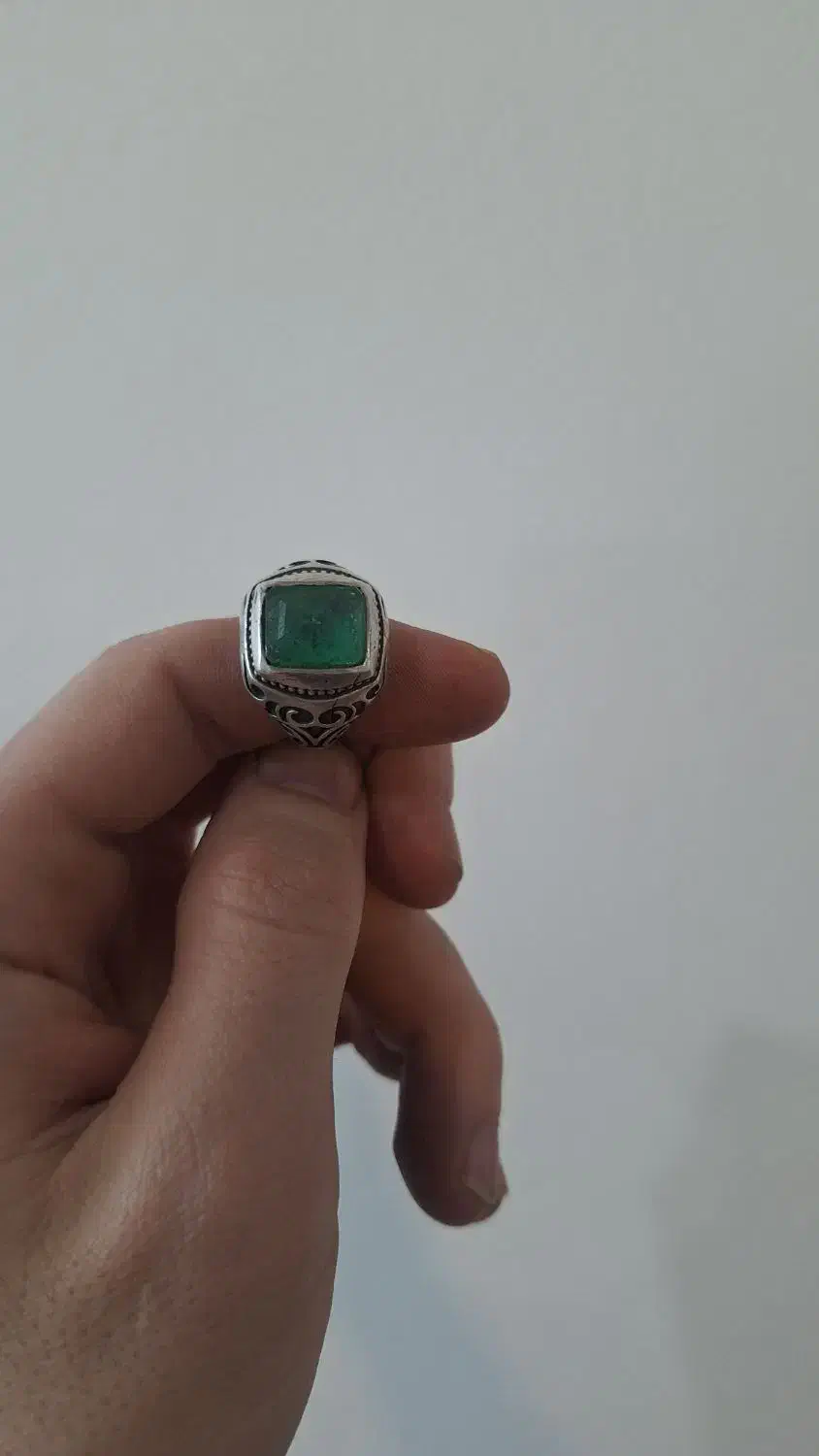 انگشتر زمرد با پایه نقره|جواهرات|جرقویه, |دیوار
