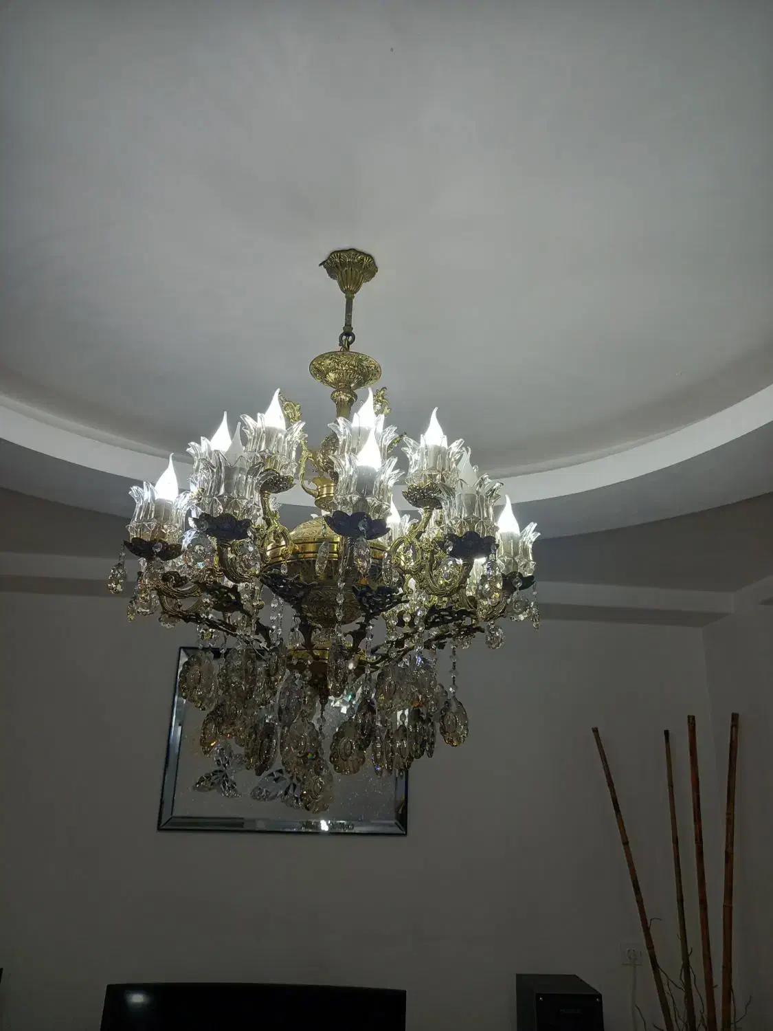 لوستر برنجی|لوستر و چراغ آویز|گلستان (تهران), |دیوار