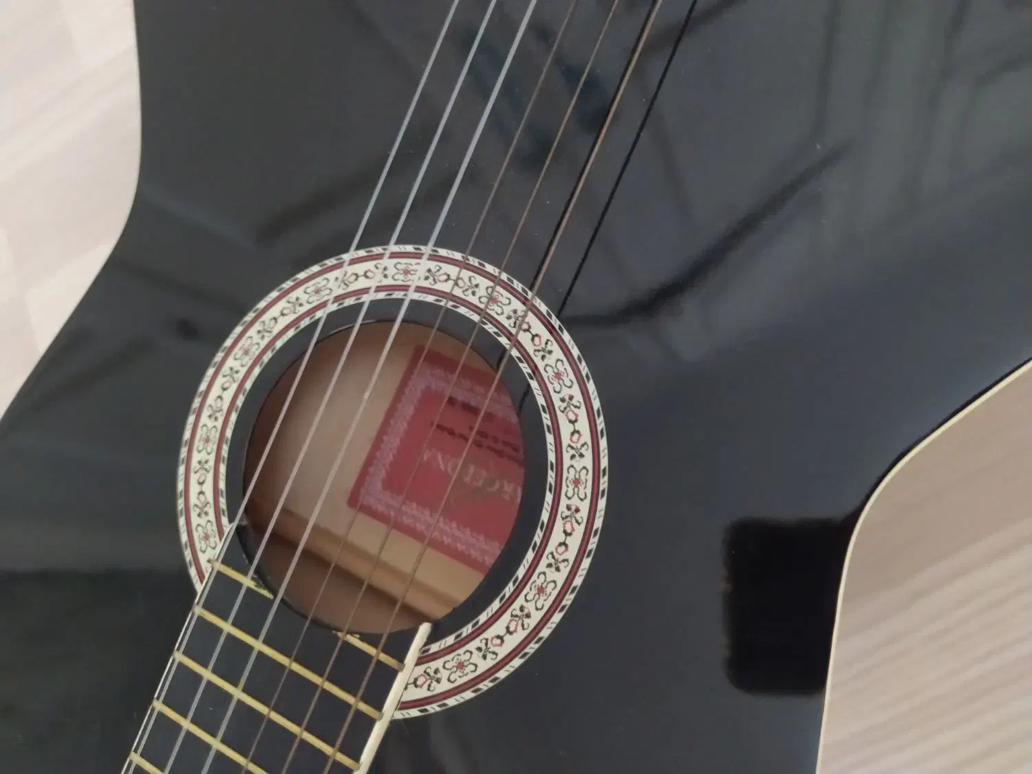 گیتار در حد نو|گیتار، بیس، امپلیفایر|تبریز, |دیوار