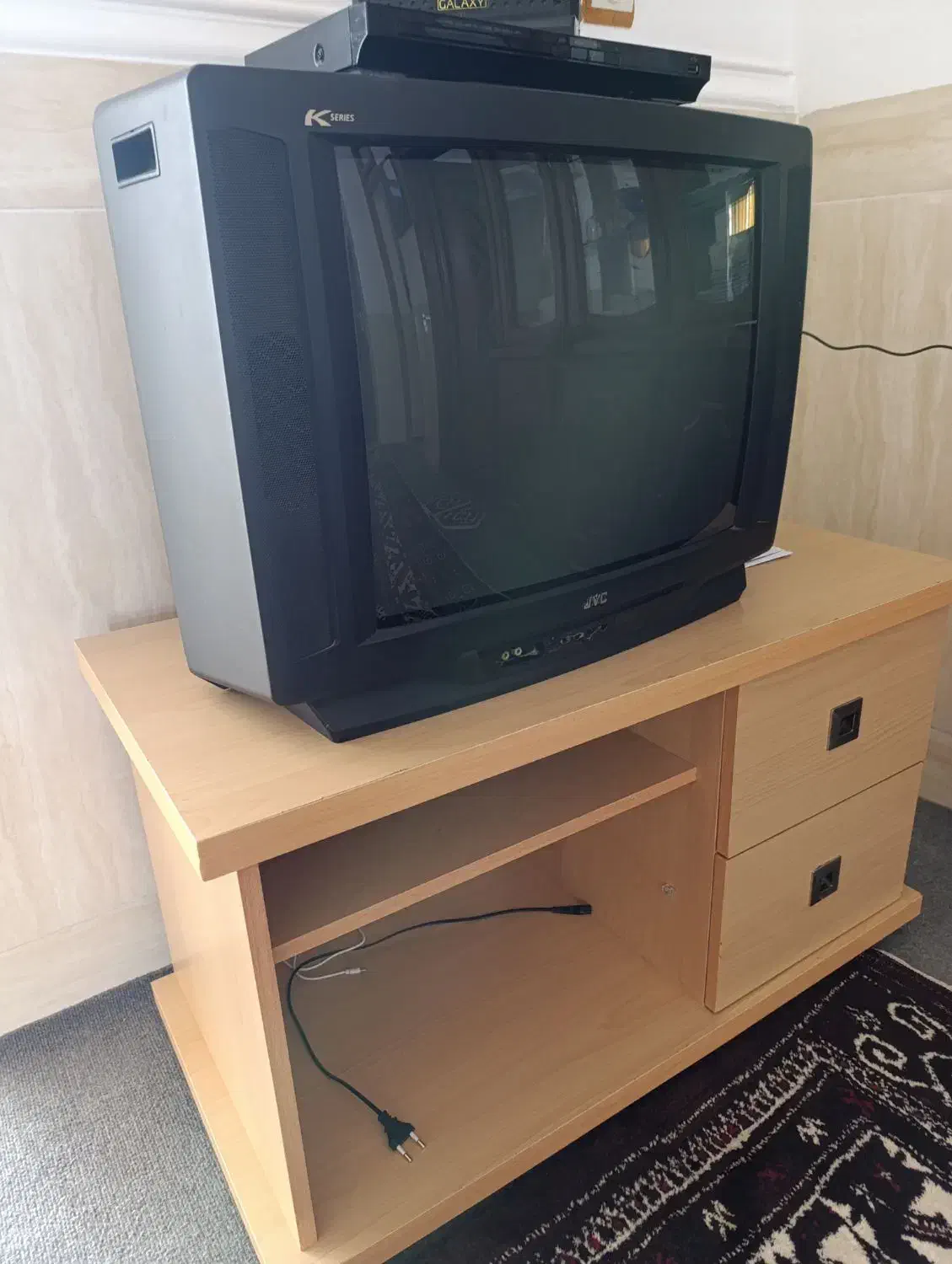 تلوزیون مبدل دیجیتال به همراه میز|تلویزیون و پروژکتور|آق قلا, |دیوار