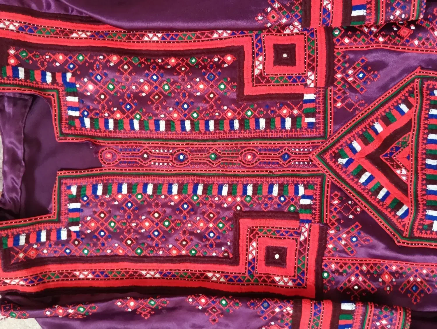 لباس بلوچی|لباس|سراوان, |دیوار