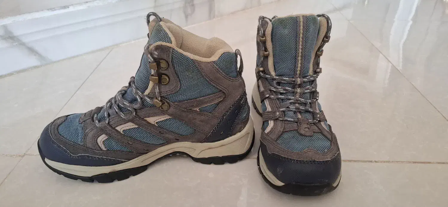 پوتین|کیف، کفش، کمربند|پاوه, |دیوار