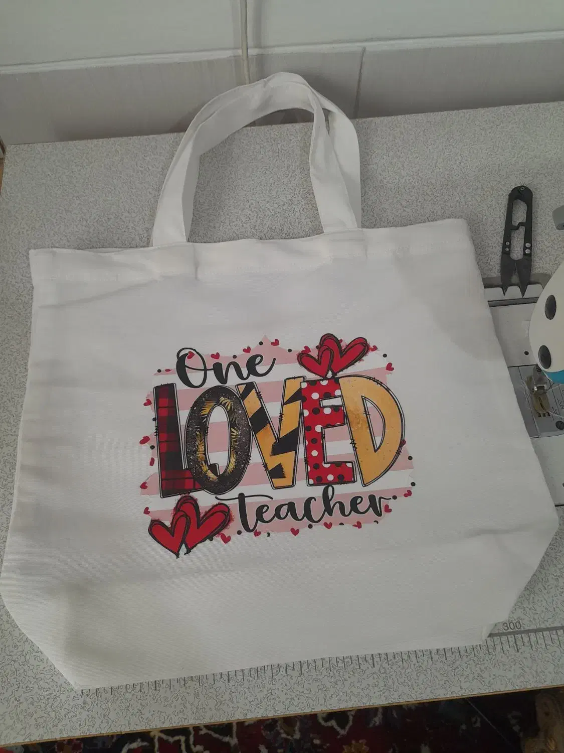 توت بگ|کیف، کفش، کمربند|شیراز, دست خضر|دیوار