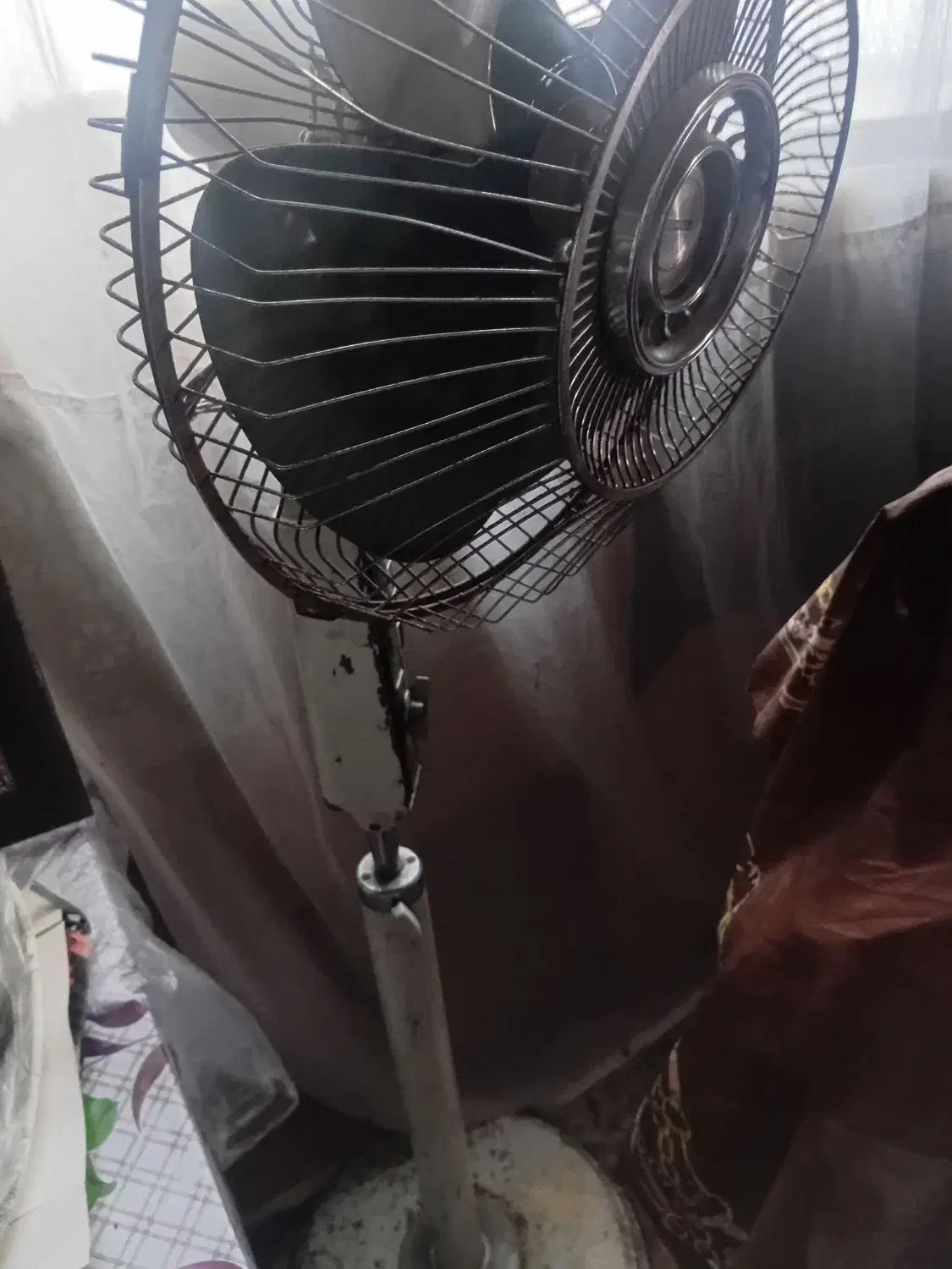 باسلام پنکه قدیمی توشیبا پایه بلندقابل تنظیم|پنکه و تصفیهکنندهٔ هوا|رشت, جانبازان|دیوار