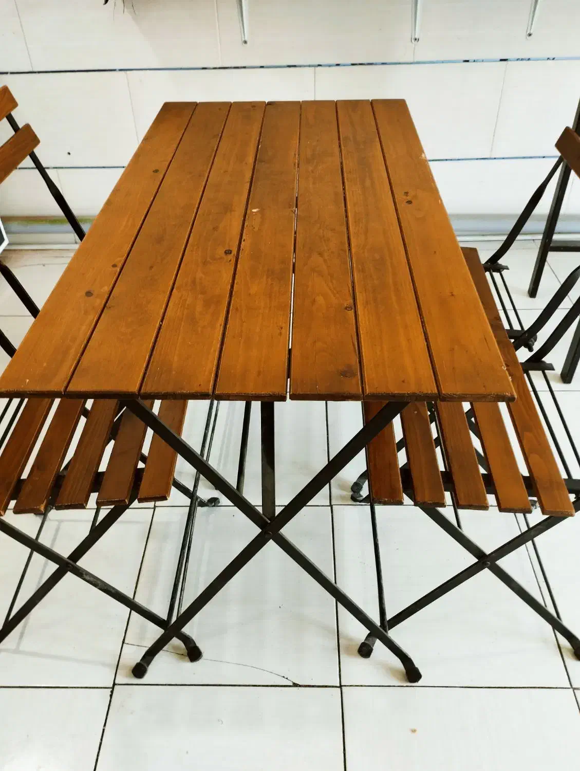 میز و صندلی چوبی|کافی‌شاپ و رستوران|کهنوج, |دیوار