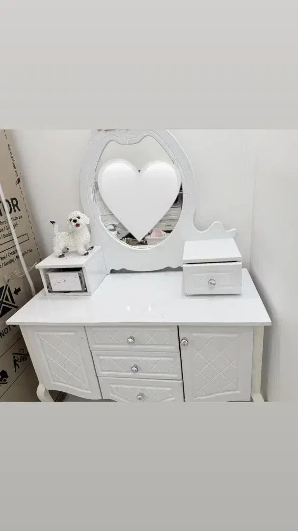 میز آرایشی بادوتا پاتختی در حد نو|مبلمان خانگی و میز عسلی|کازرون, |دیوار