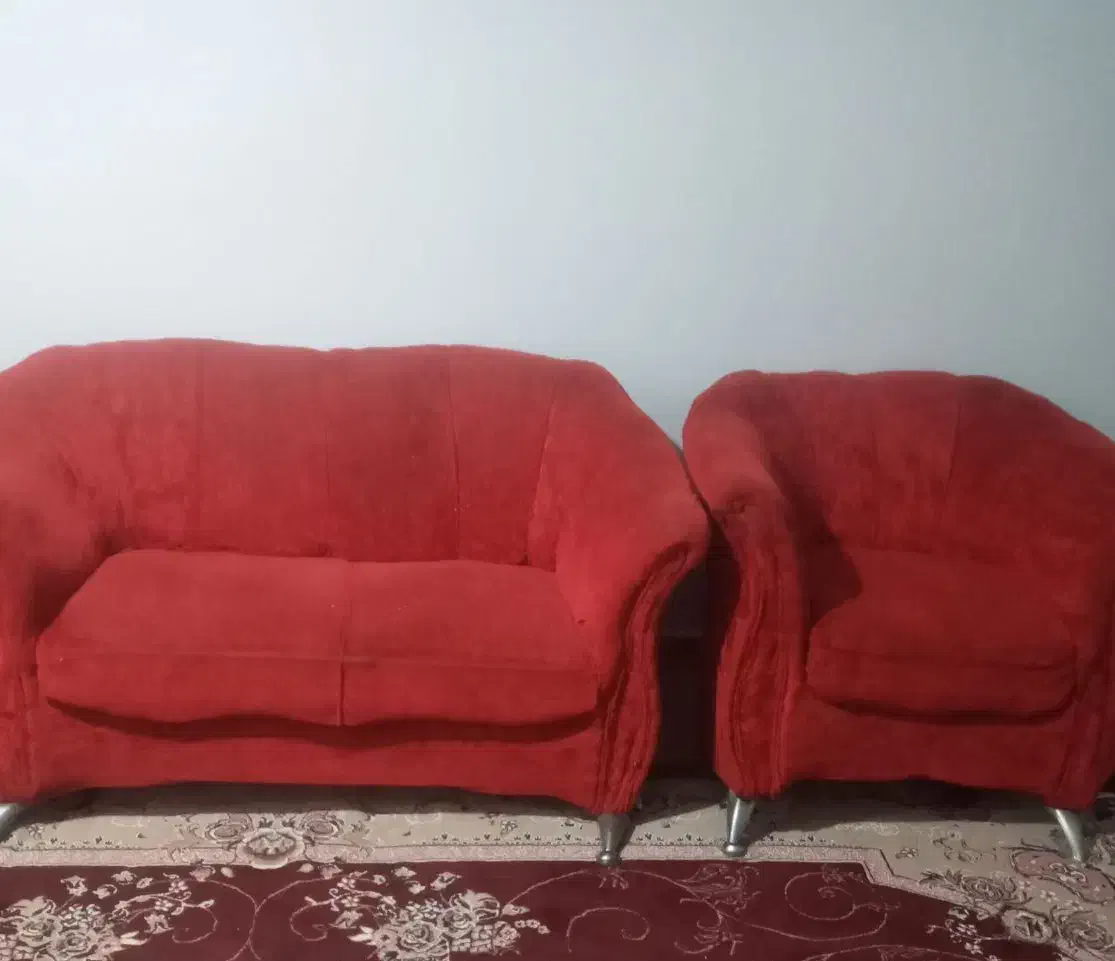 مبل 4 نفره قرمز مخمل|مبلمان خانگی و میز عسلی|اهواز, فاز ۱ پادادشهر|دیوار