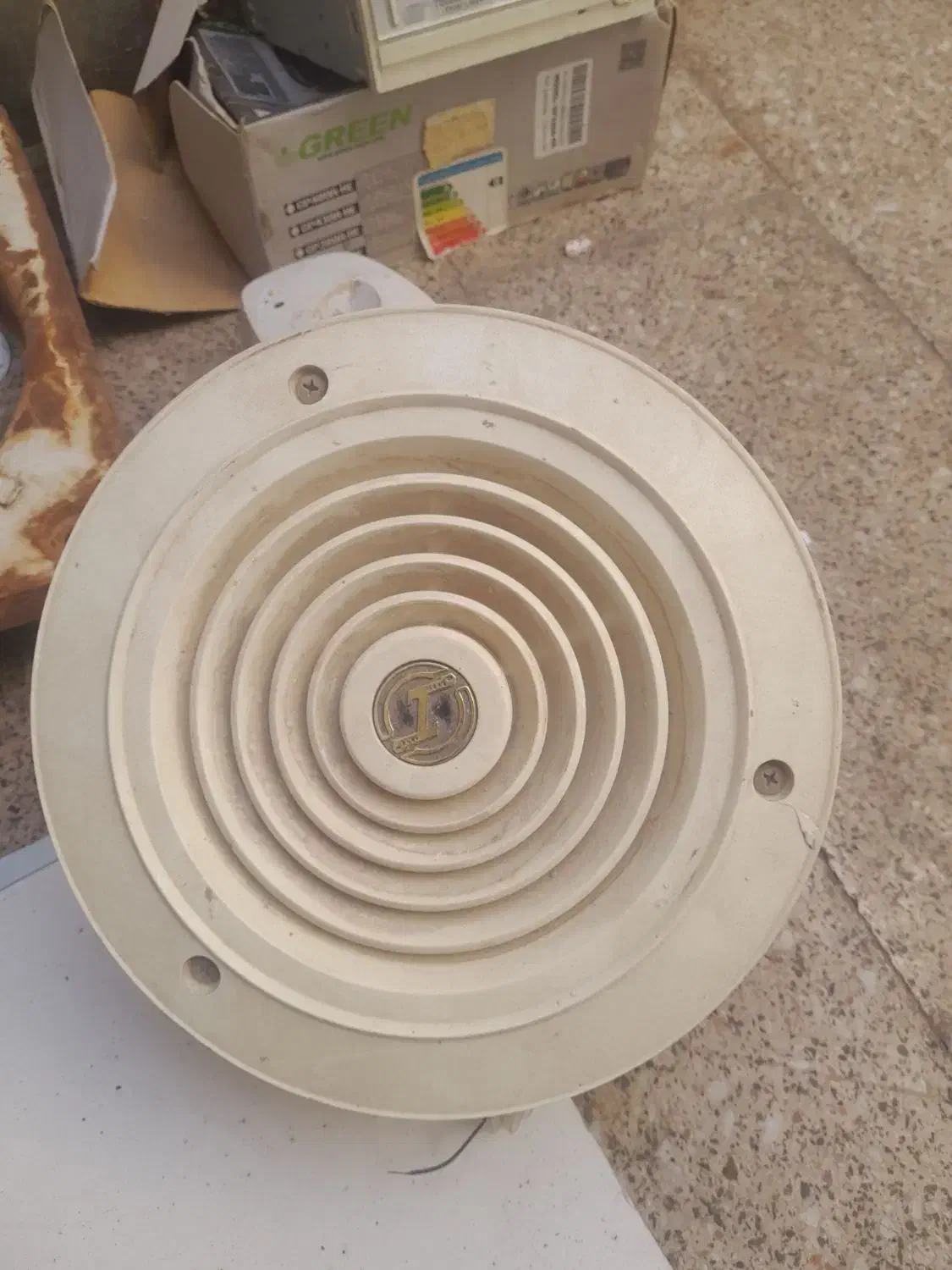 باند تکی|صوتی و تصویری|قم, هفت تیر|دیوار