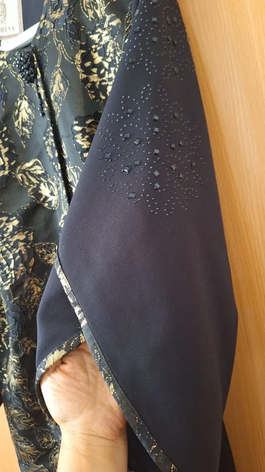 مانتو مجلسی|لباس|رباط‌کریم, رباط‌کریم|دیوار