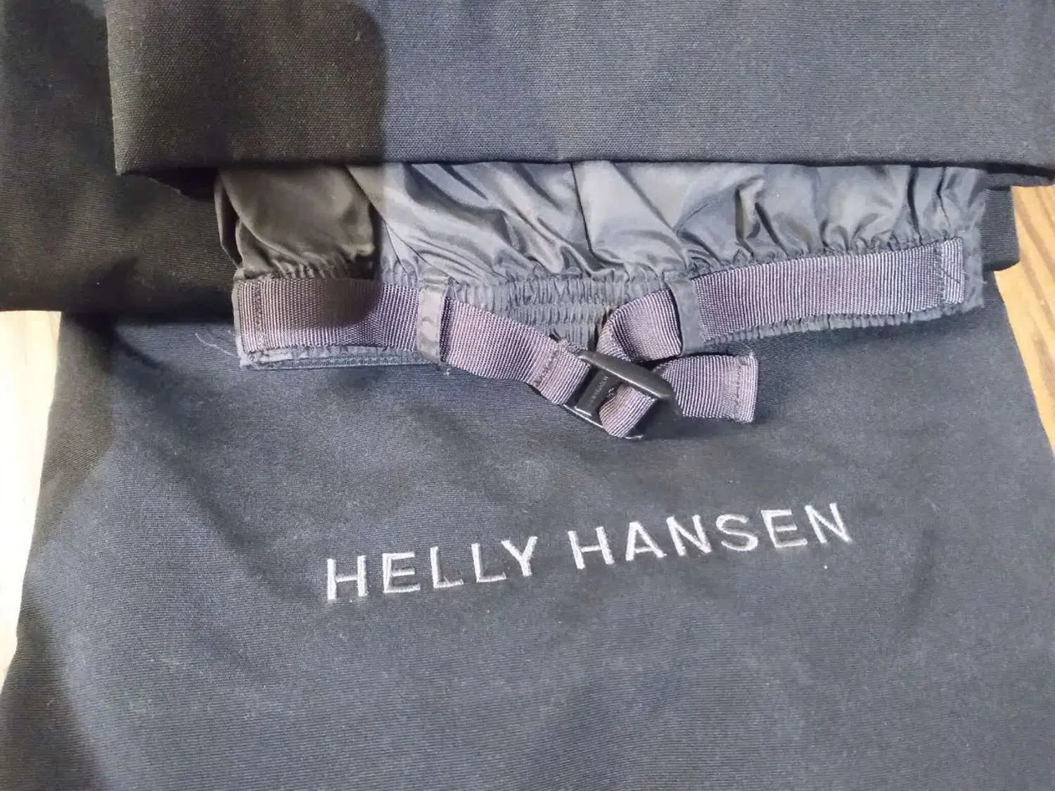 شلوار اسکی برند HELLY HANSEN ( اصل )|ورزشهای زمستانی|تهران, سوهانک|دیوار