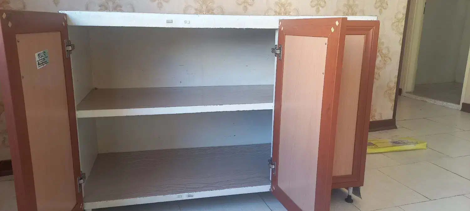 فروشی|آب‌چکان و نظم‌دهنده ظروف|پرند, فاز ۶|دیوار