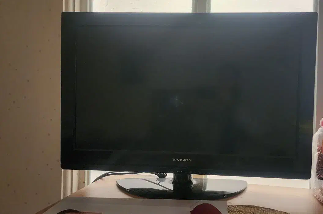 تلویزیون ۳۲ اینچ ایکی ویژن|تلویزیون و پروژکتور|شیراز, قدوسی غربی|دیوار