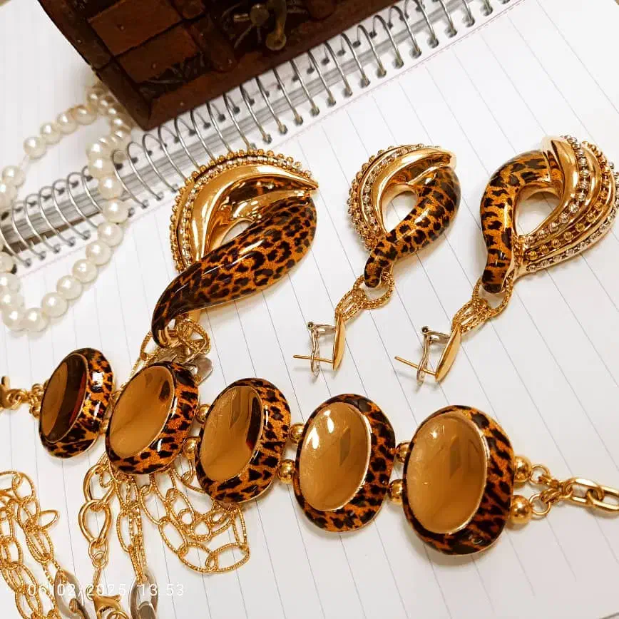 سرویس ایتالیایی فاخر|جواهرات|قم, چهل درخت‎|دیوار