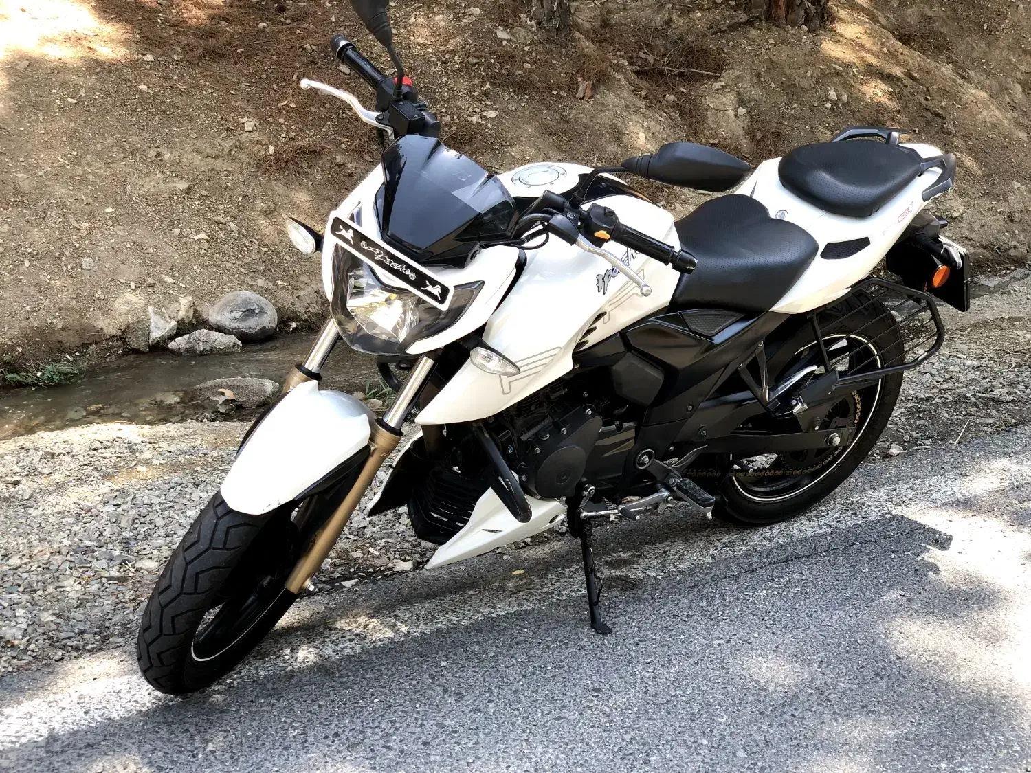 آپاچی 200 سفید فوقالعاده تمیز|موتورسیکلت|تهران, تهرانپارس شرقی|دیوار