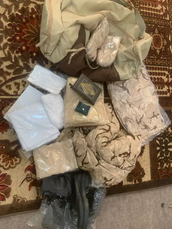 ست لباس سربازی با پوتین بسیار تمیز و کار نخورده|لباس|ساری, |دیوار