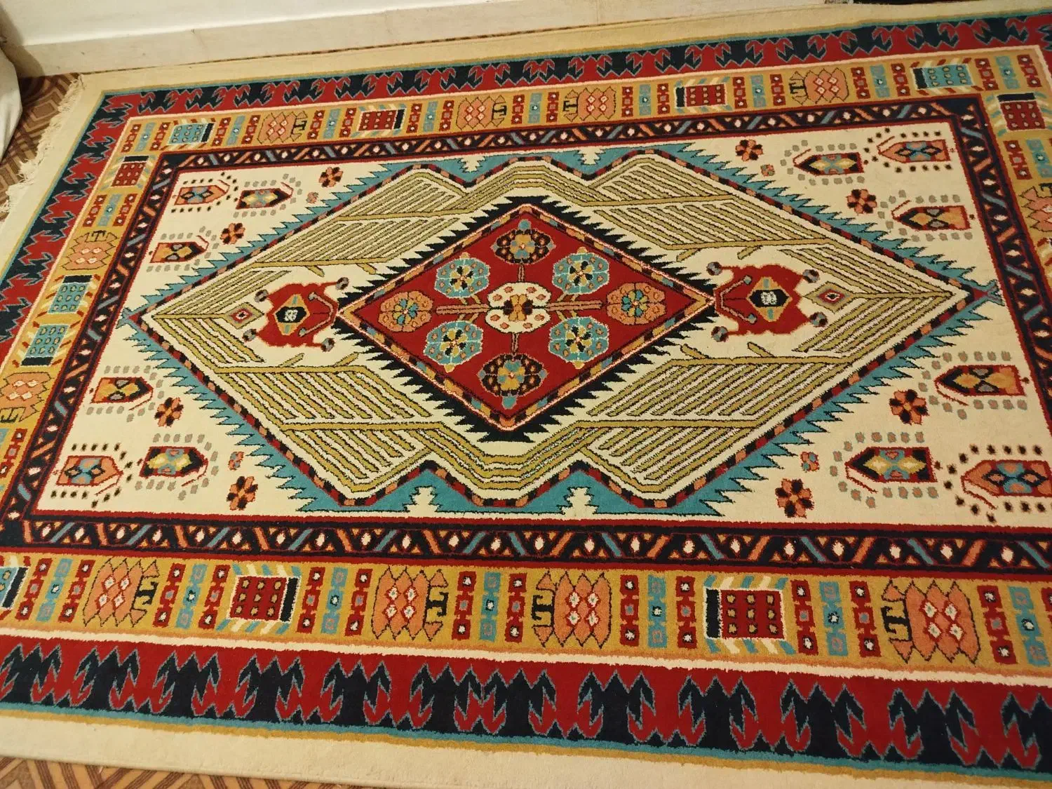 ۲تا قالی ۶متری و همراه ۲تاقلیچه کرم|فرش|ایذه, |دیوار