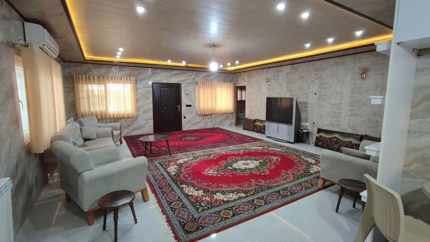 اجاره ویلاباغ استخردار با حیاطی دلباز درسرخرود|اجارهٔ کوتاهمدت ویلا و باغ|سرخرود, |دیوار