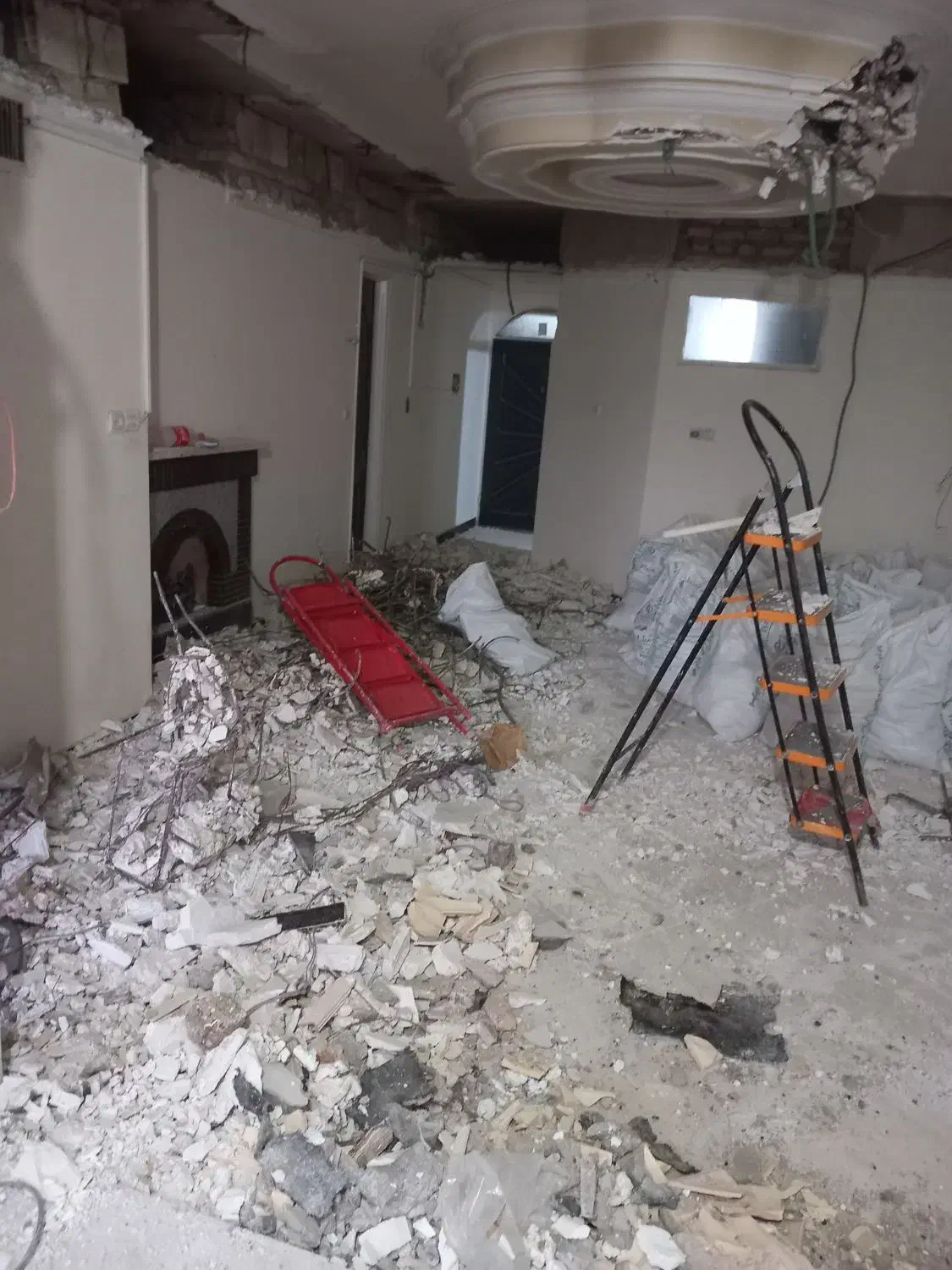 تخریب ساختمان وخرده کاری اجاره هیلتی|خدمات پیشه و مهارت|شهریار, شهریار|دیوار