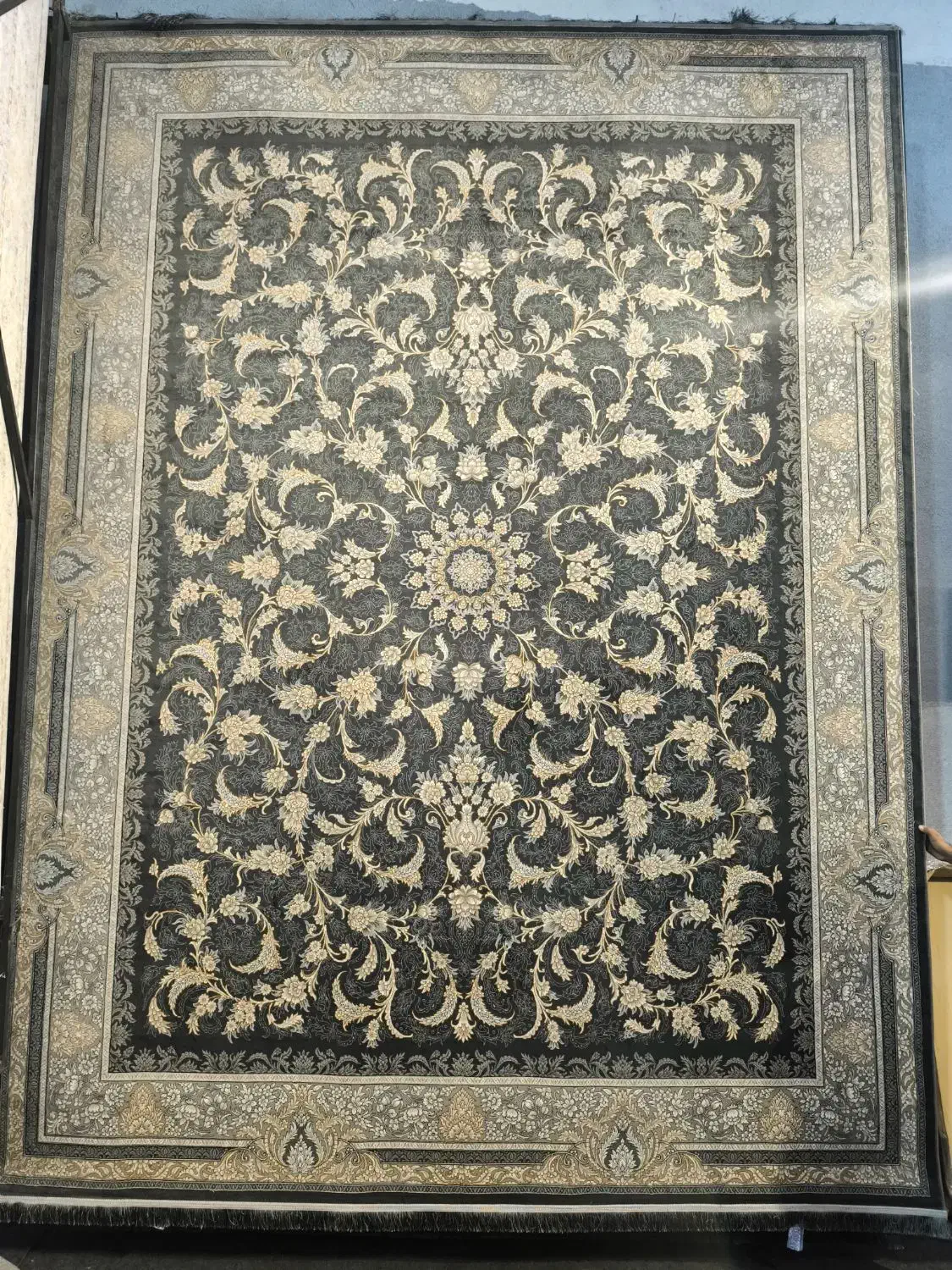 فرش مناسب خانه خود را در فروشگاه ما تهیه کنید|فرش|شیراز, سلطان آباد|دیوار