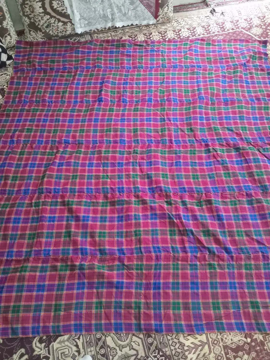 چادرشب|لباس|واجارگاه, |دیوار