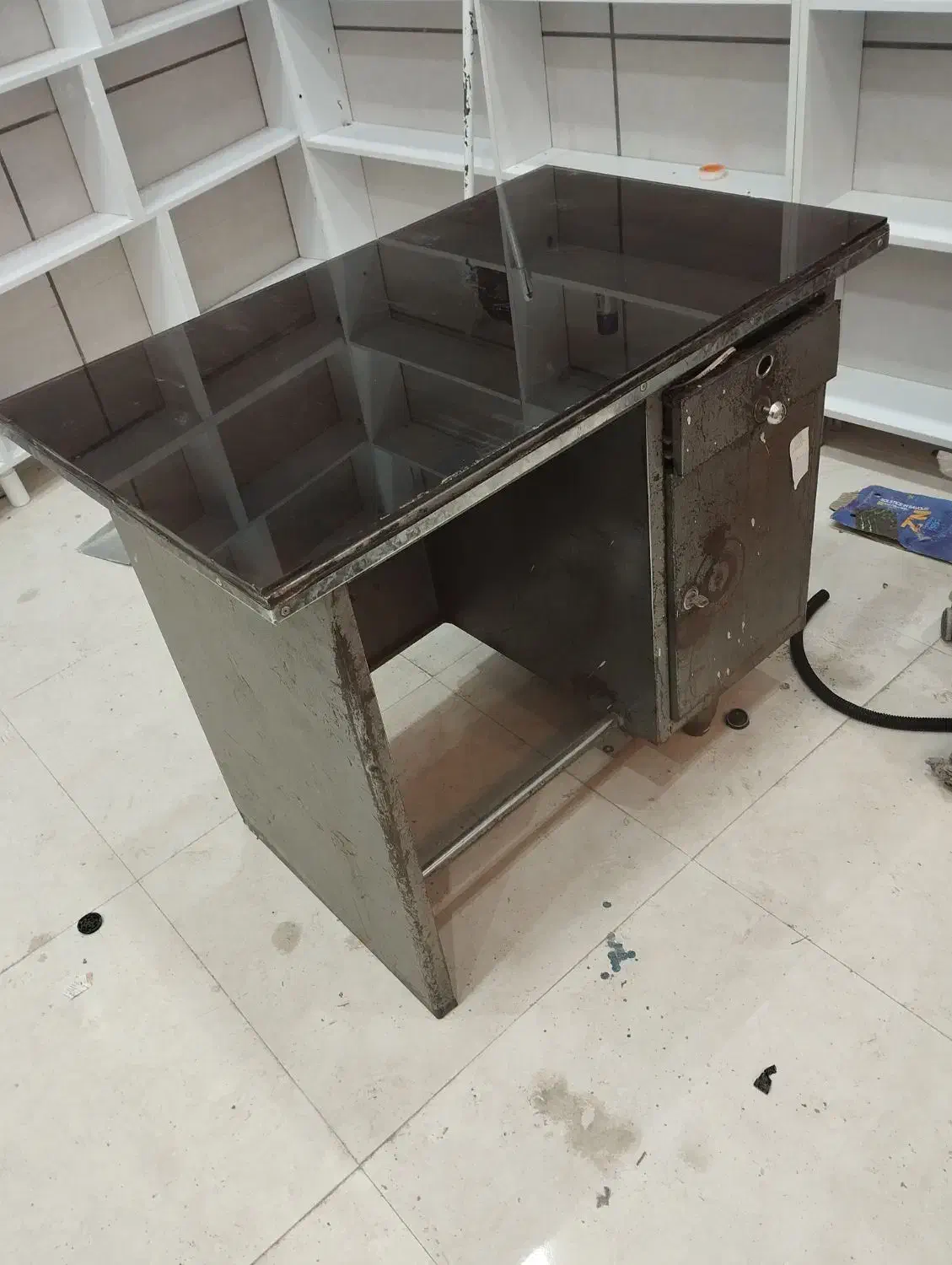 میز فلزی|دفتر کار|تربت‌حیدریه, بهزیستی|دیوار