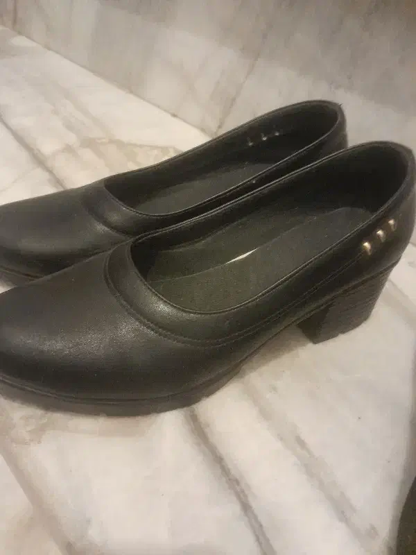 کفش|کیف، کفش، کمربند|قم, باغ شریفی|دیوار