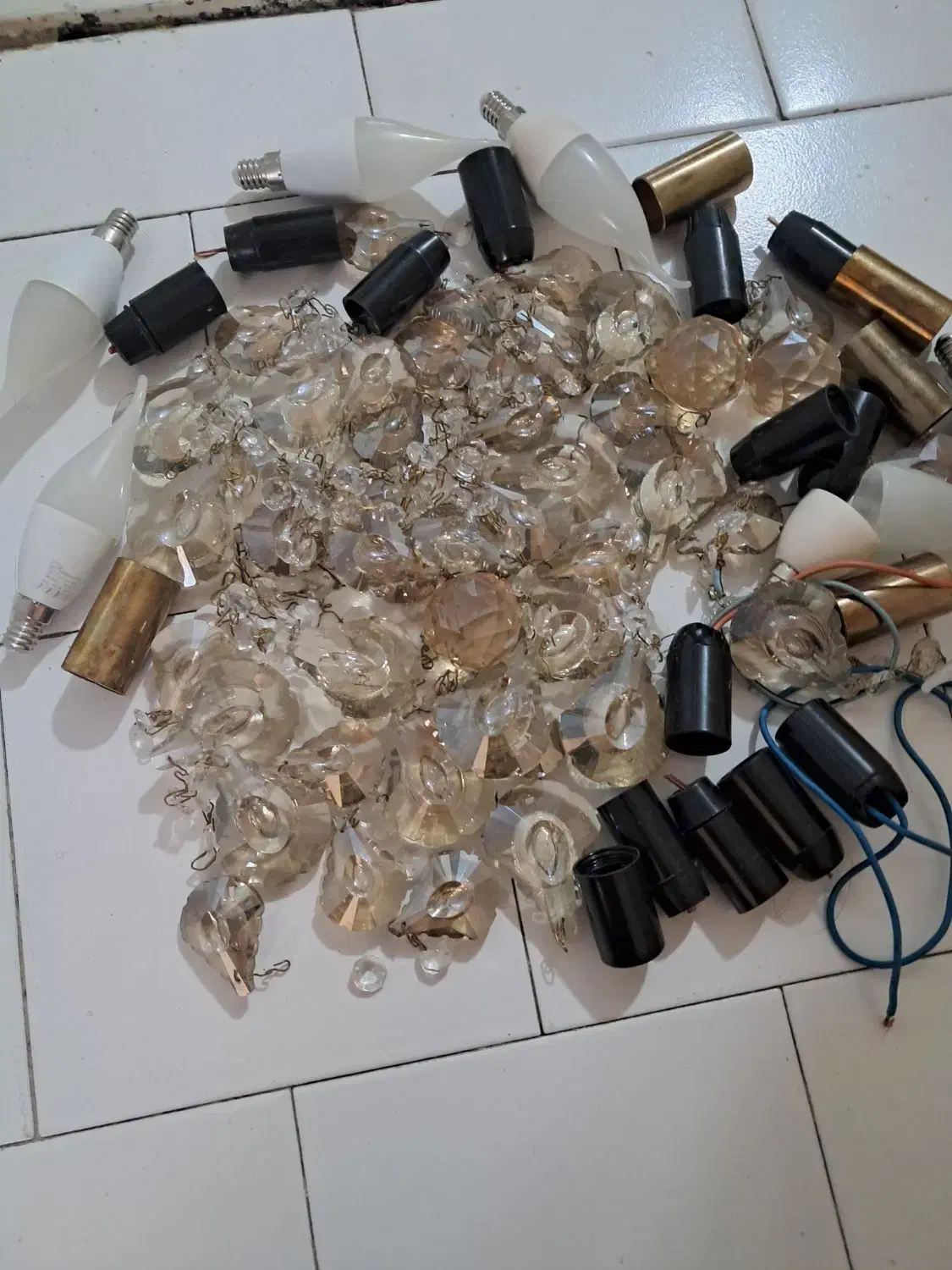 تعدادی آویز لوستر|لوستر و چراغ آویز|ملایر, |دیوار