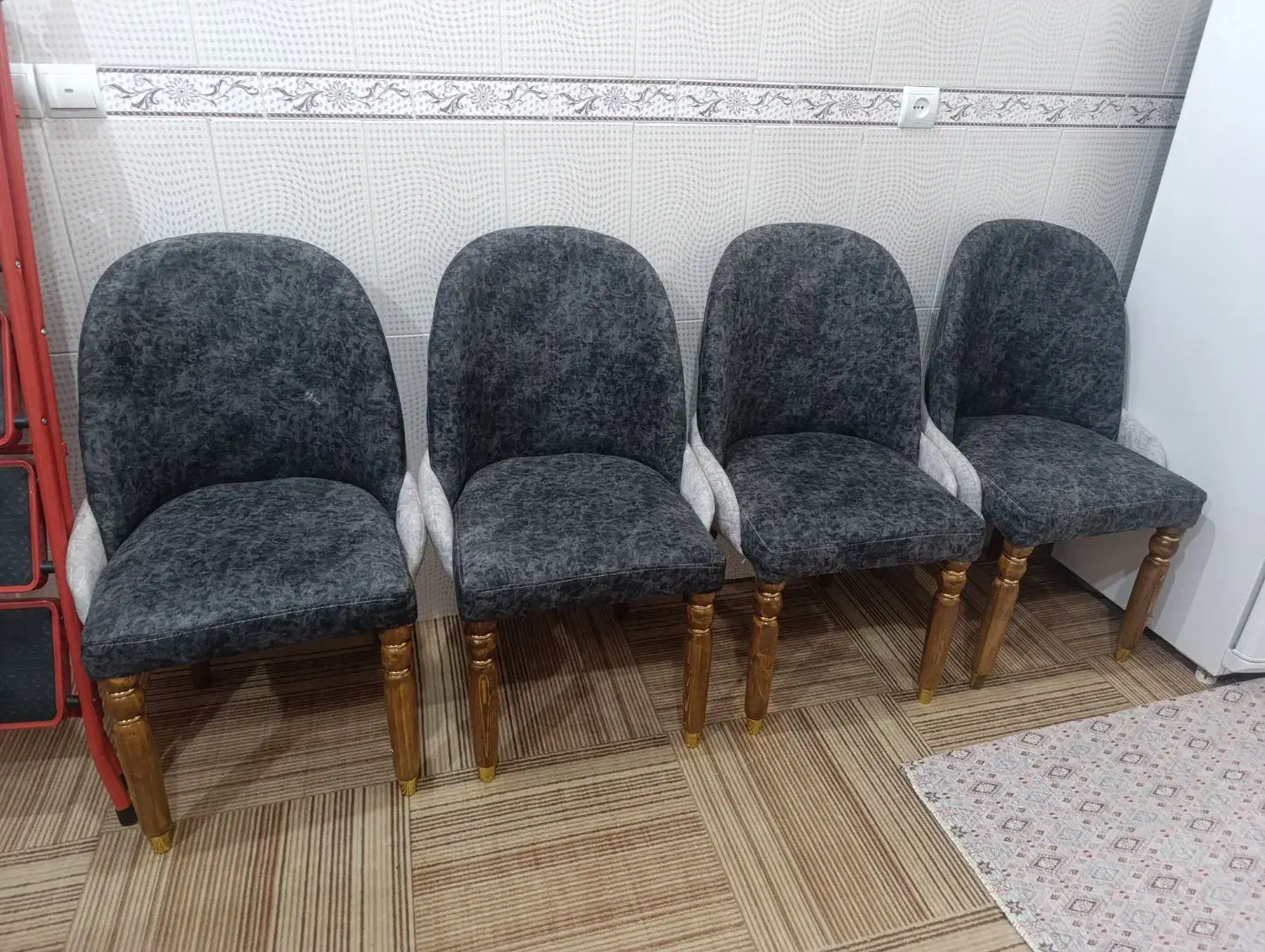 صندلی نو|میز و صندلی غذاخوری|میبد, |دیوار