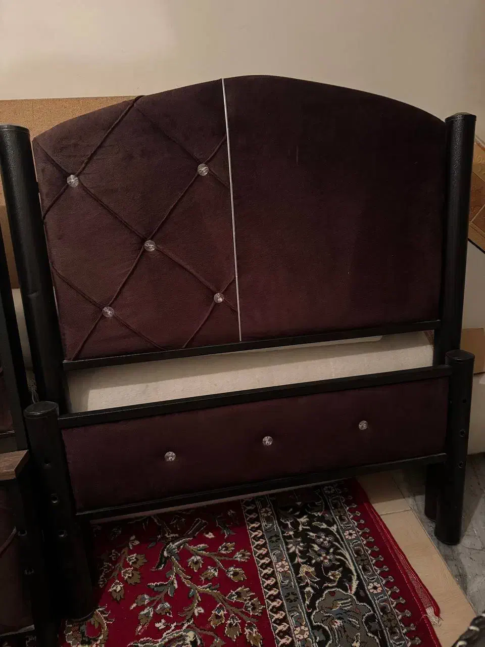 دوتا تخت یک نفره|تخت و سرویس خواب|فولادشهر, B8|دیوار