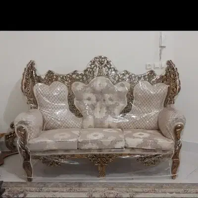 مبل سلطنتی همراه میز وعسلی وکاور۷ نفره|مبلمان خانگی و میز عسلی|نجف‌آباد, کشاورز|دیوار