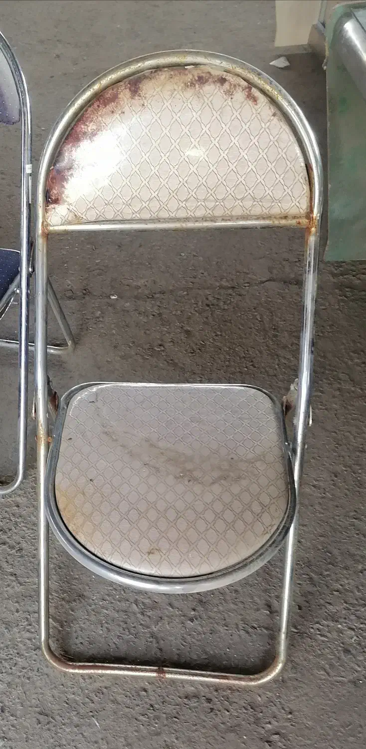 تعدادی صندلی تاشو صدوقی|صندلی و نیمکت|کاشان, خرمدشت|دیوار