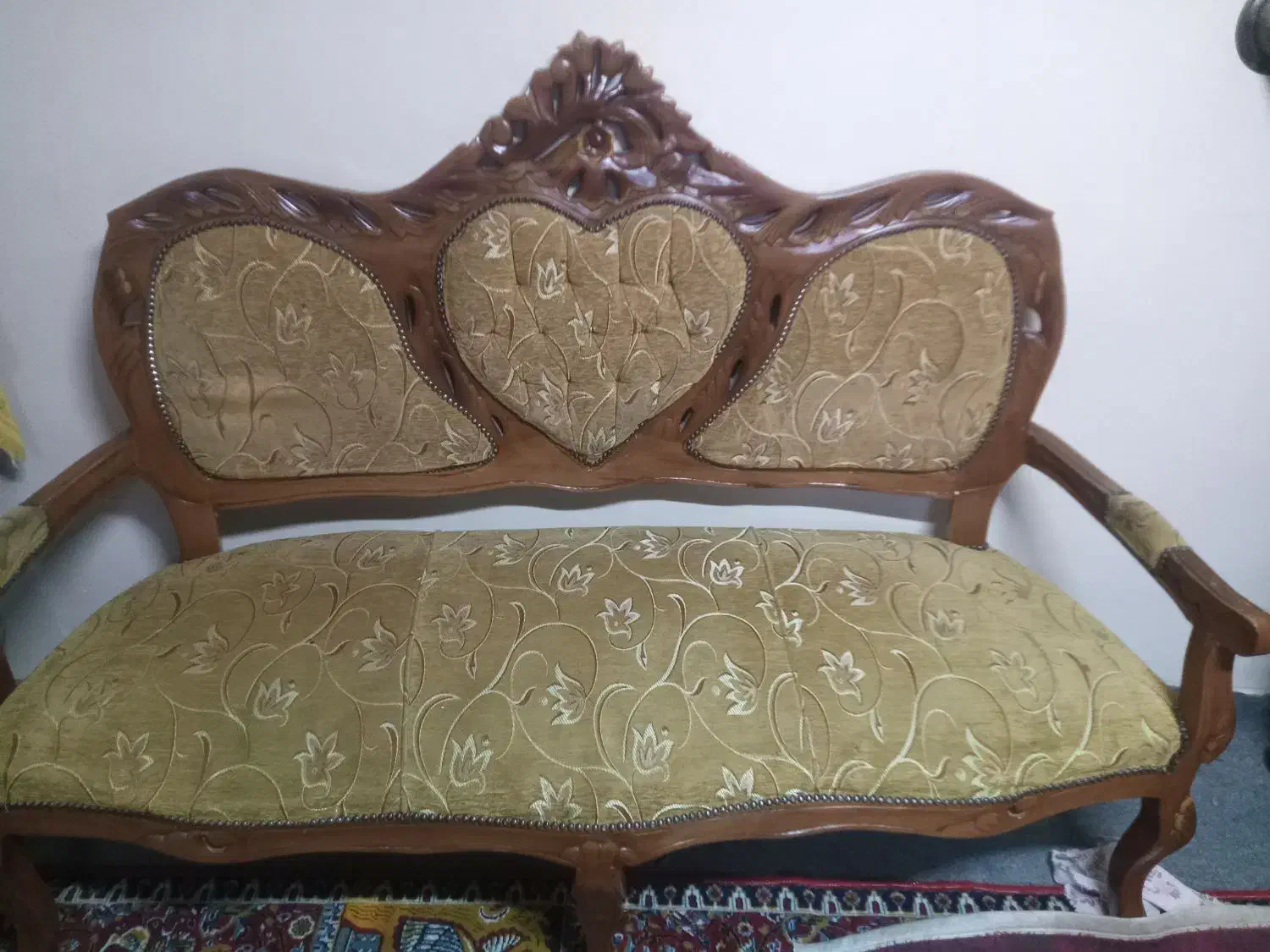 مبل دست دوم چوب گردو|مبلمان خانگی و میز عسلی|سلماس, |دیوار