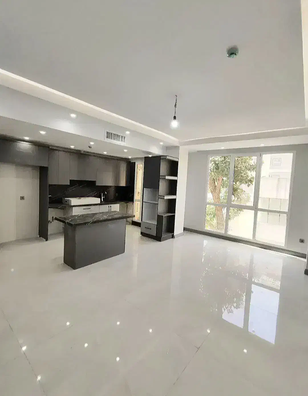 ۹۰متر/۲خواب/کلید نخورده/تاپ لوکیشن/چهارباغ شرقی