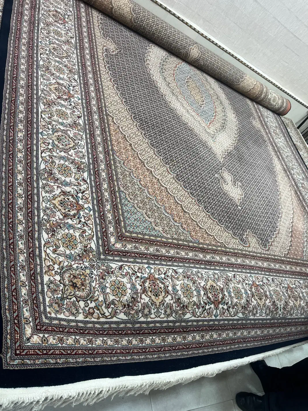 یک جفت فرش ماهی ۹متری ۷۰۰شانه اصل|فرش|خوی, |دیوار