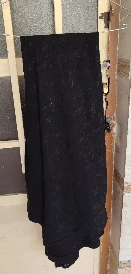 چادر مشکی|لباس|هشتگرد, شهرک راه آهن|دیوار