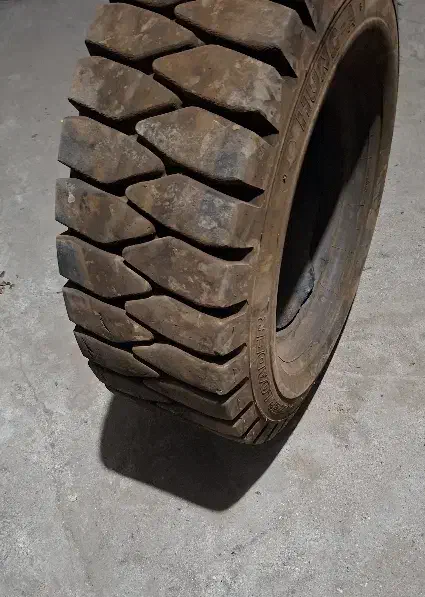 یک حلقه لاستیک ۳۰۰۱۵ لیفتراک باتیوب سالم|قطعات یدکی و لوازم جانبی|بندرعباس, |دیوار