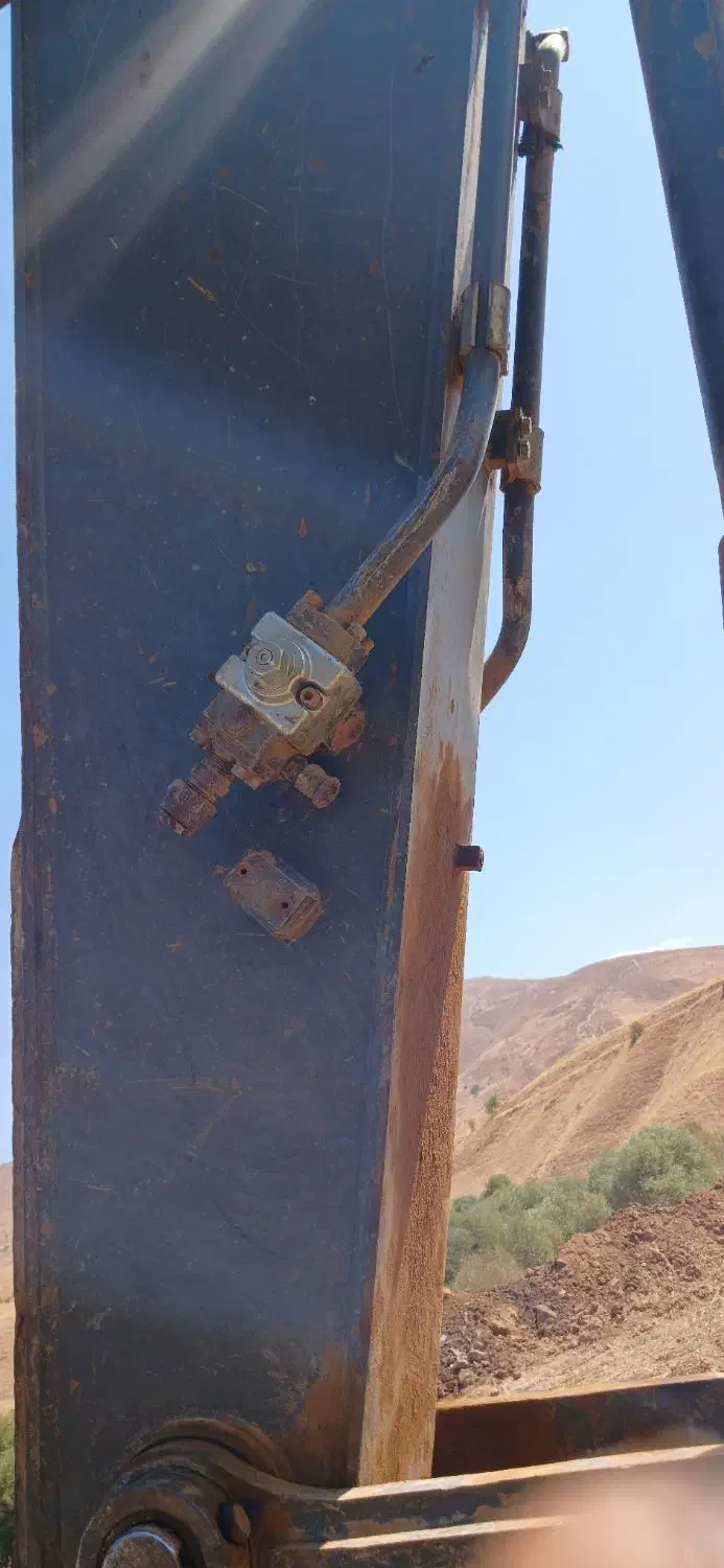 بیل ۲۱۰ ولوو مدل ۲۰۱۱|خودرو سنگین|بانه, |دیوار