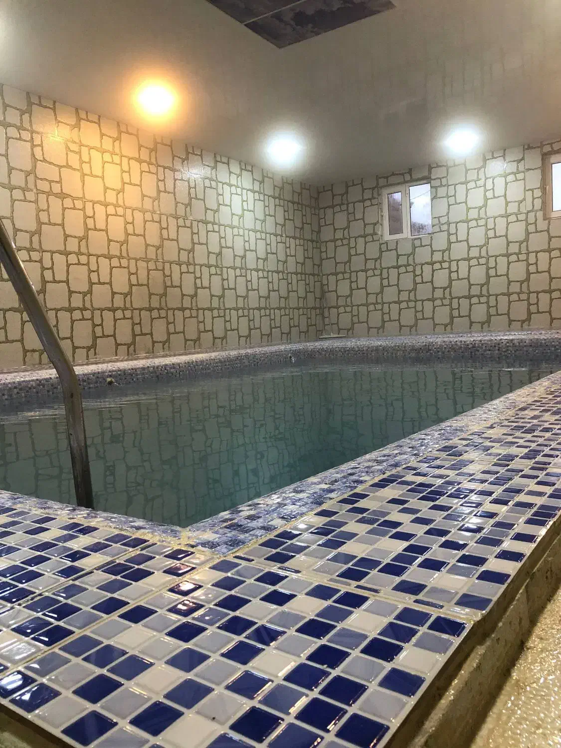 اجاره ویلا استخر سرپوشیده آب گرم|اجارهٔ کوتاه‌مدت ویلا و باغ|قوچان, |دیوار