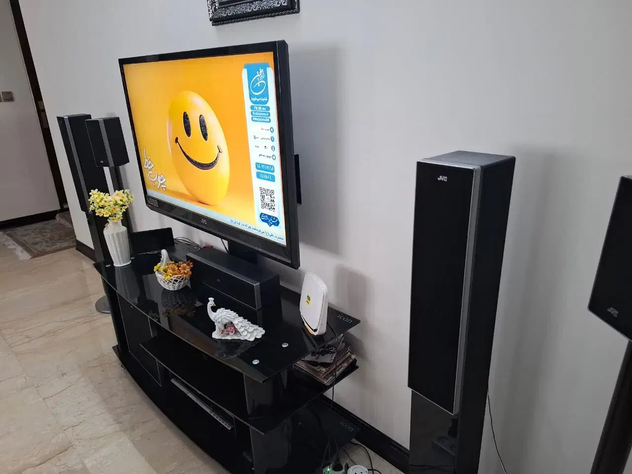 ال سی دی JVC به همراه سینما خانوادگی میز تلویزیون|تلویزیون و پروژکتور|تهران, سوهانک|دیوار