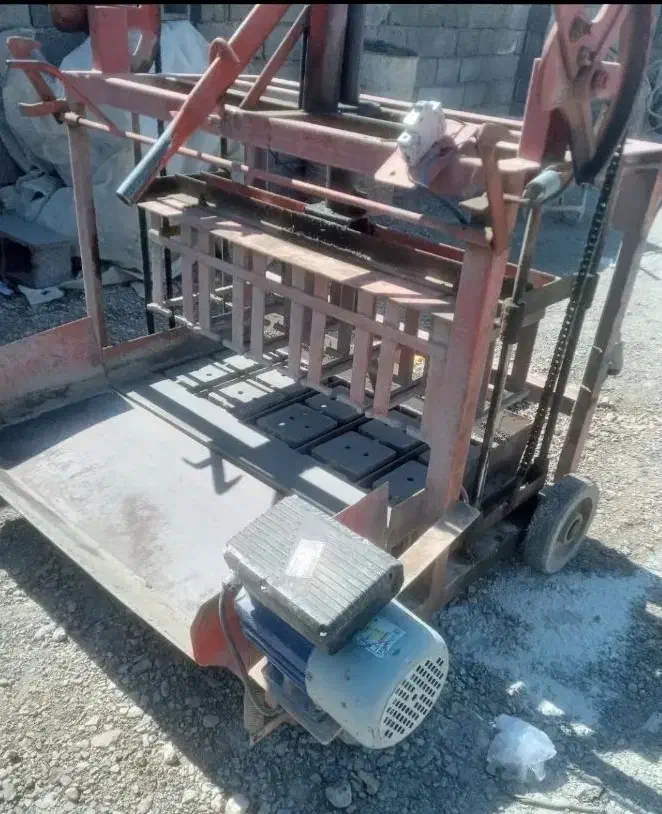 دستگاه بلوکه زنی ۵تایی درحد کم کار|ماشین‌آلات صنعتی|شاندیز, |دیوار