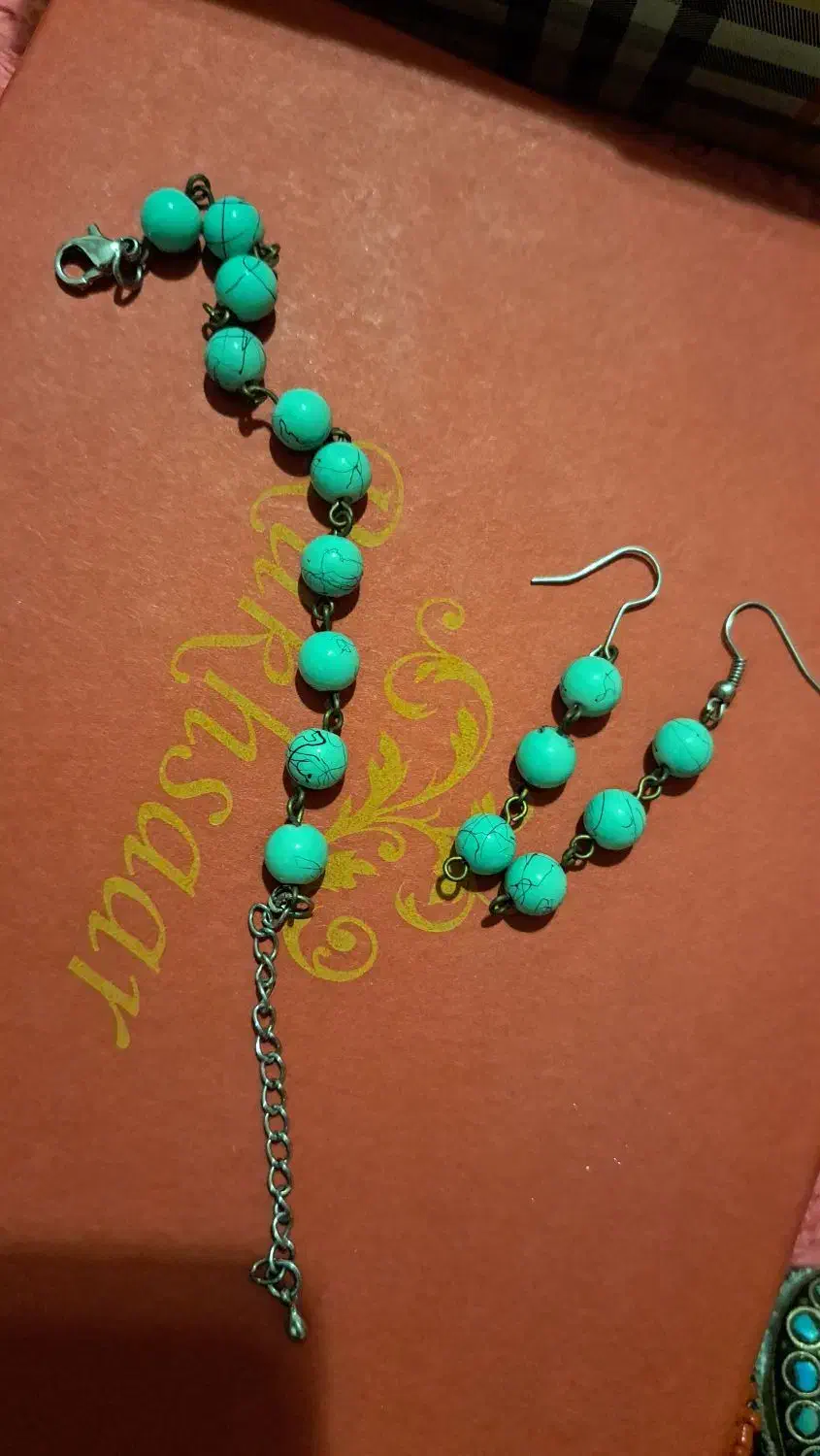 گوشوار و دستبند|بدلیجات|رشت, منظریه|دیوار