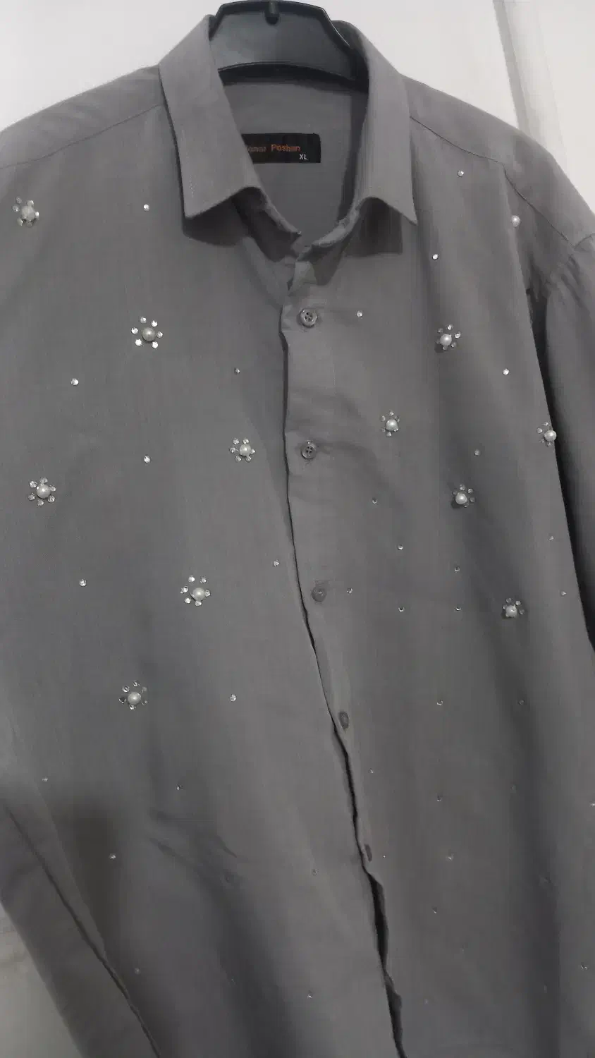 لباس|لباس|شیراز, پانصد دستگاه ارتش|دیوار