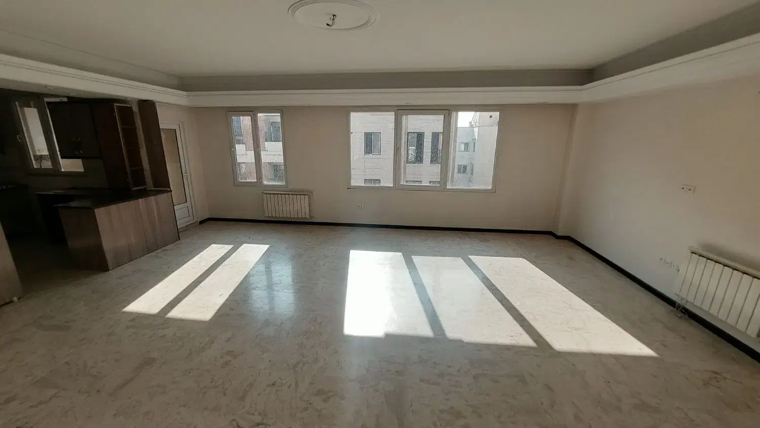 ۱۳۵متر ۳خواب ۹ ساله فول امکانات تک واحدی ط ۴