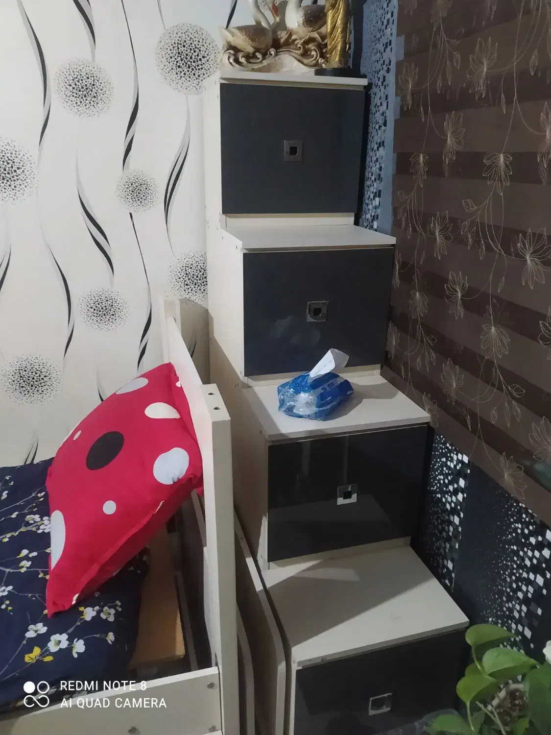 تخت وکمد|تخت و سرویس خواب|بومهن, |دیوار