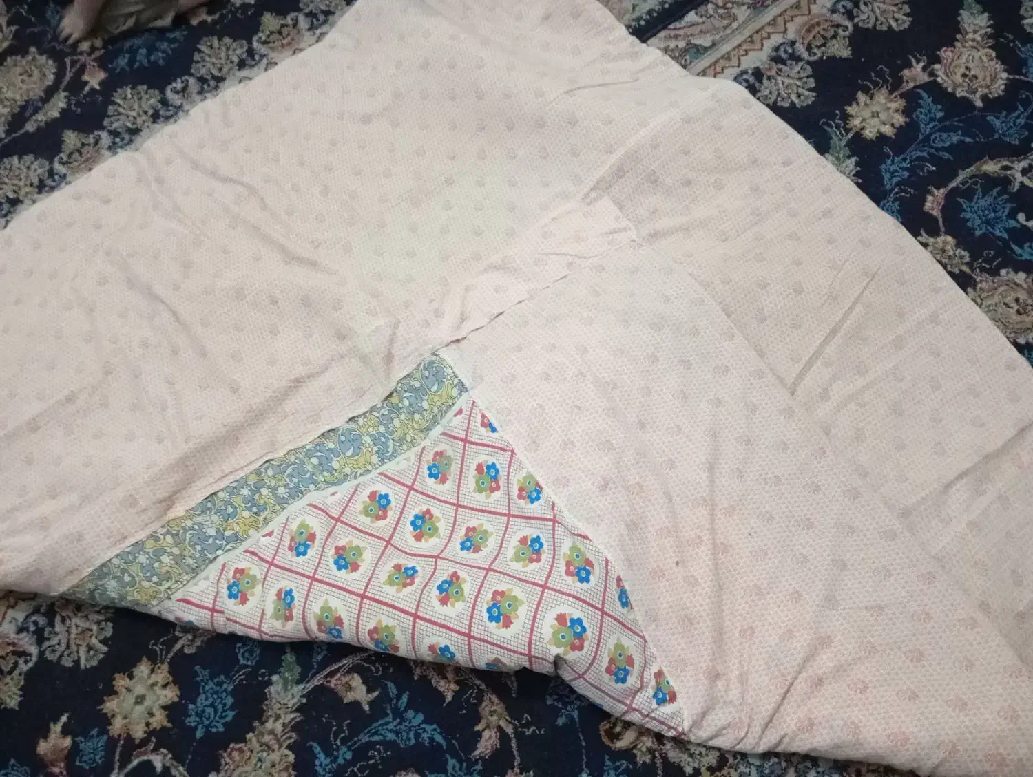 لحاف|رختخواب، بالش، پتو|کاشان, کلنگه|دیوار