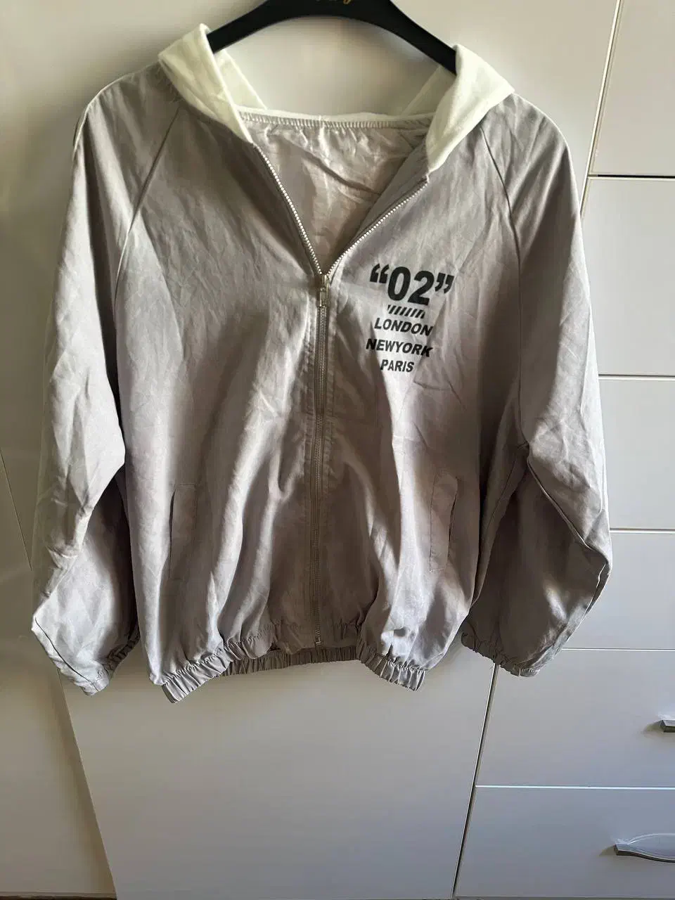 سویشرت|لباس|میانه, |دیوار