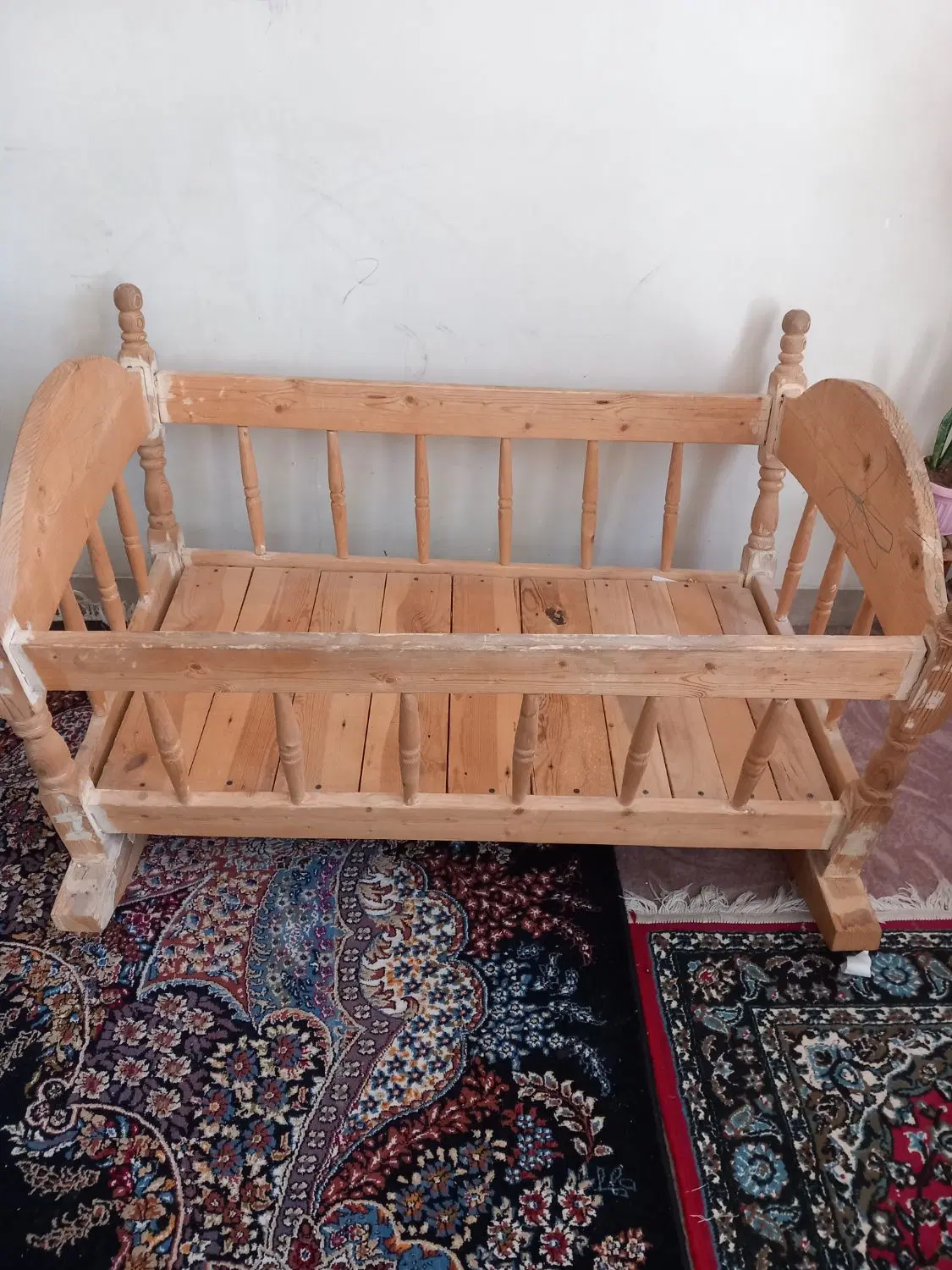 گهواره|تخت و صندلی بچه|شیراز, تندگویان|دیوار