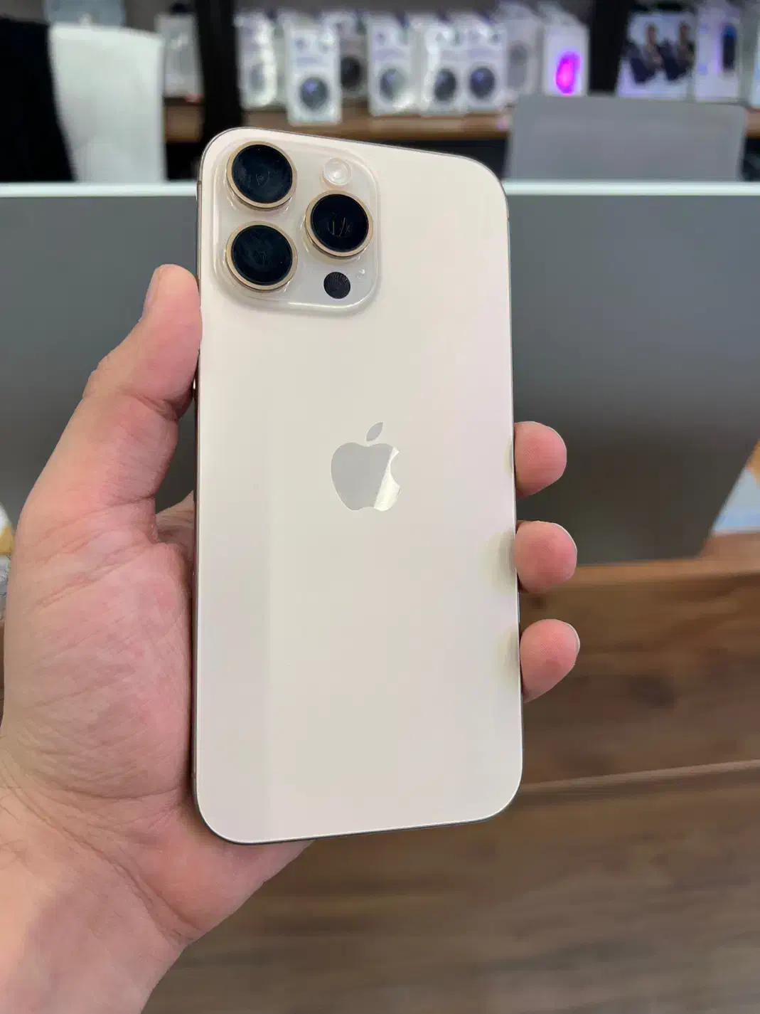 iphone 16 pro max 256 GB ZA/A ریجسترشده شرکتی|موبایل|شیراز, قدوسی غربی|دیوار
